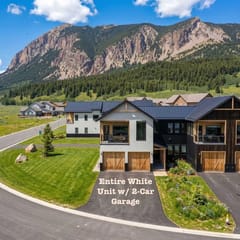 Scandinavian Condo w  Mountain Views & Free Parking