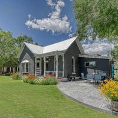 Charming Downtown Salida Home Fenced Yard & BBQ