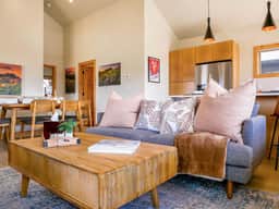 Scandinavian Condo w  Mountain Views & Free Parking