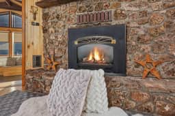 Scenic Mtn Retreat w Hot Tub & Mountain Views