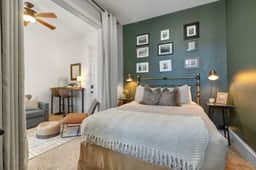 Downtown Palace Hotel Suite - Steps to Adventure
