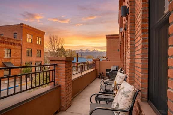 5 Star Listing!  1 Min Walk to Arkansas River - Image 1