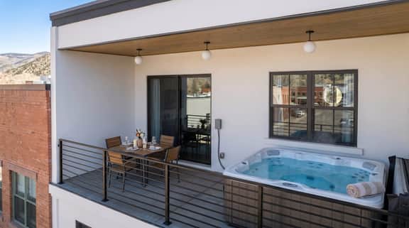 Top-Floor Condo with Hot Tub & Mountain Views