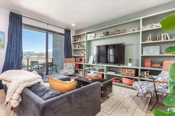 Top-Floor Condo with Hot Tub & Mountain Views
