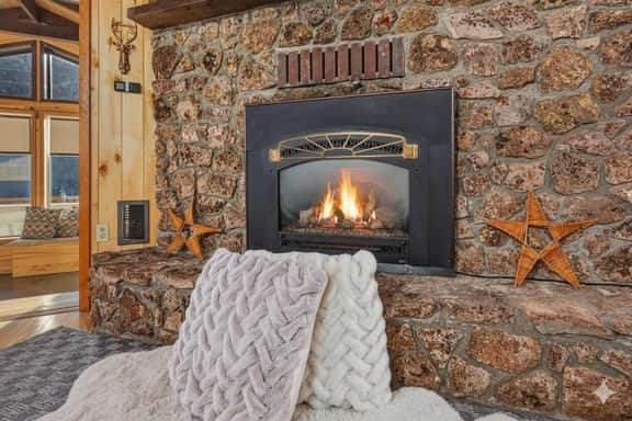 Scenic Mtn Retreat w Hot Tub & Mountain Views