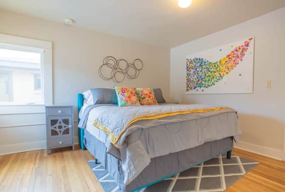 Sleeps 10! Walkable to Everything!  Pets, Game Room