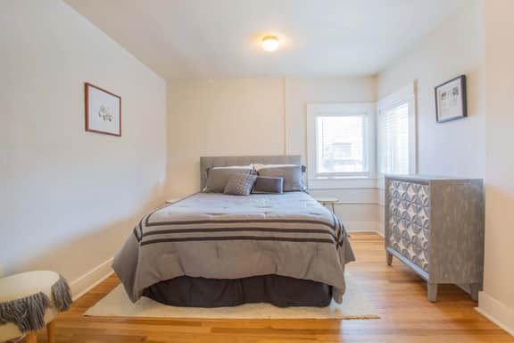 Sleeps 10! Walkable to Everything!  Pets, Game Room