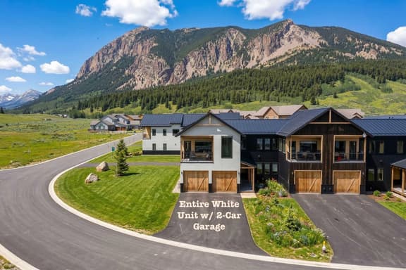 Scandinavian Condo w  Mountain Views & Free Parking