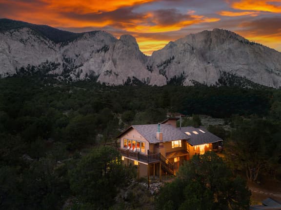 Mtn Retreat Close to Mt Princeton Hot Springs