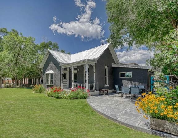 Charming Downtown Salida Home Fenced Yard & BBQ
